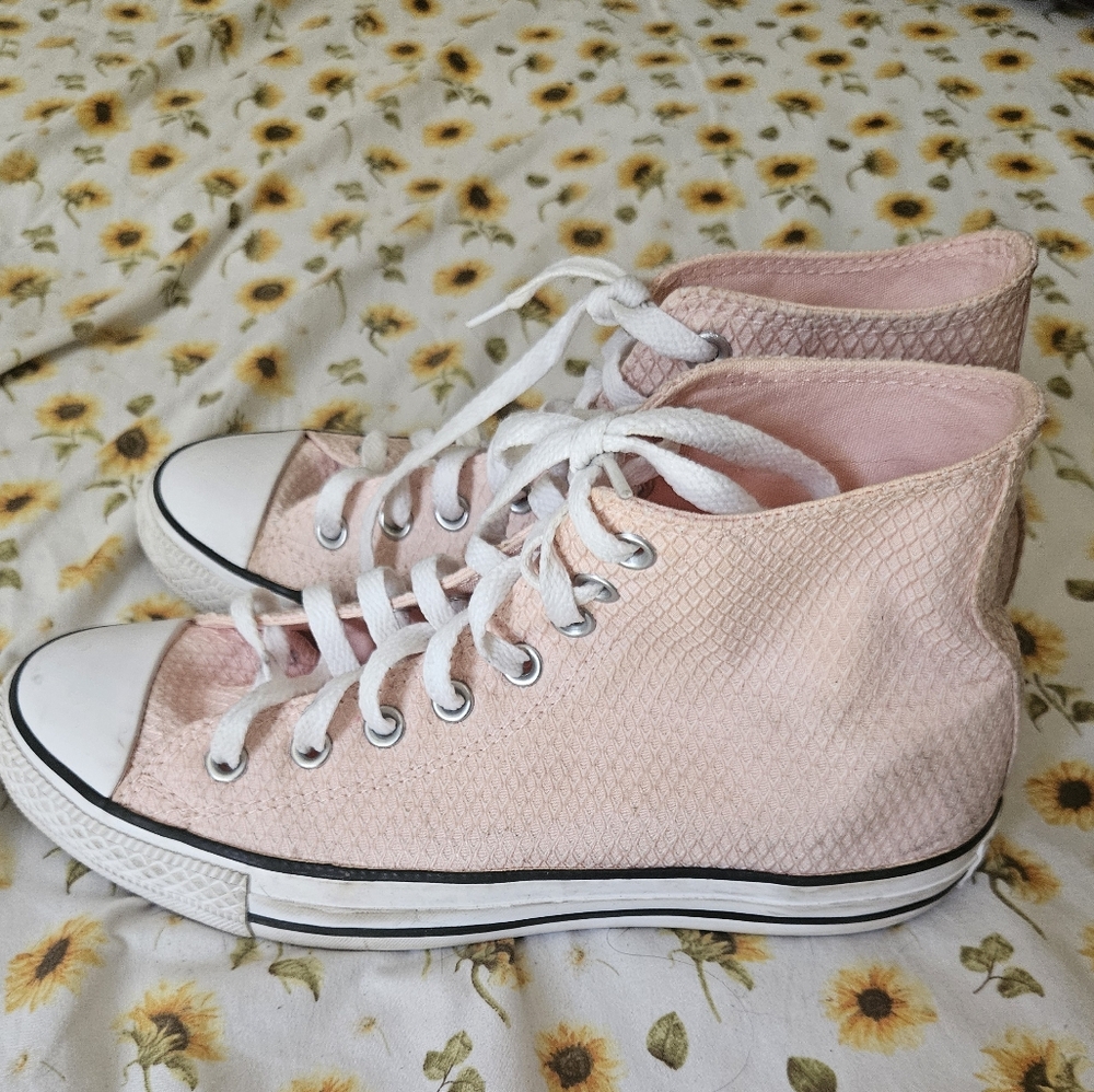 Converse All Star High-Tops in Soft Pink - Picture 2 of 4
